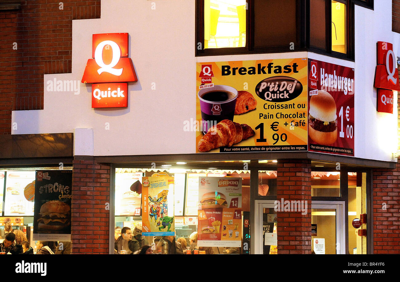 Quick fastfood restaurant halal burger Stock Photo Alamy
