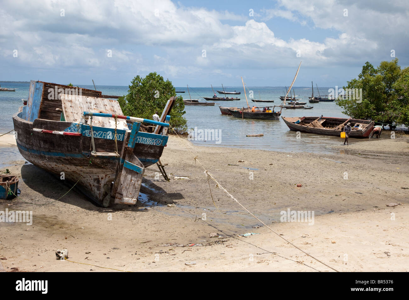Tanzania fishing boat hires stock photography and images Alamy