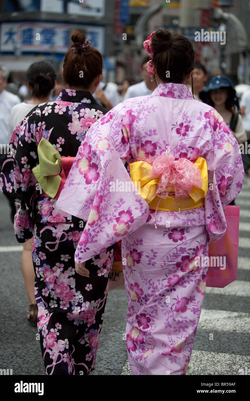 Young girls wearing yukata (summer kimonos) in Shibuya district in Tokyo,  Japan Stock Photo - Alamy