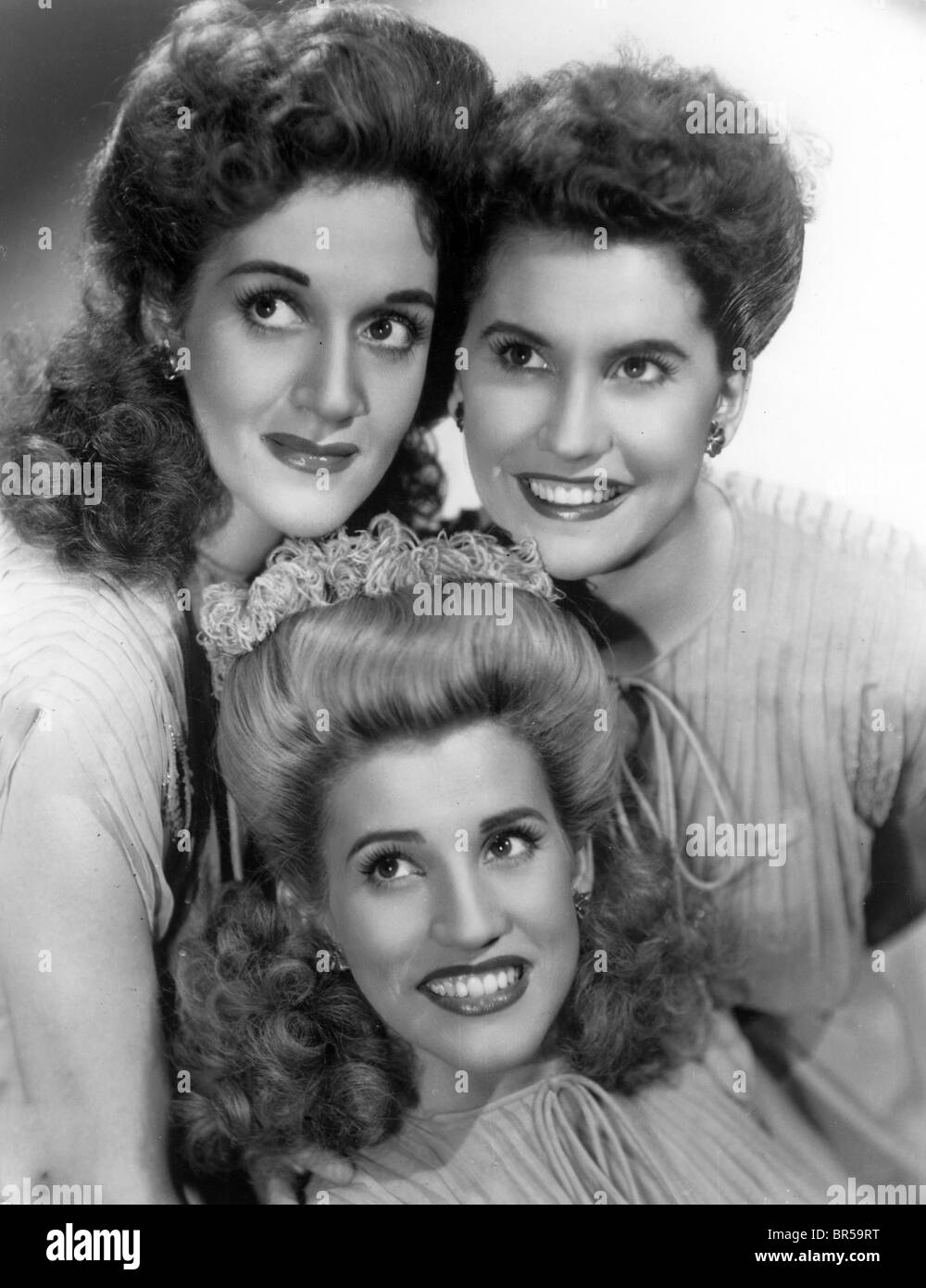 ANDREWS SISTERS US vocal trio from l: LaVerne, Patty (lower) and Maxene Stock Photo