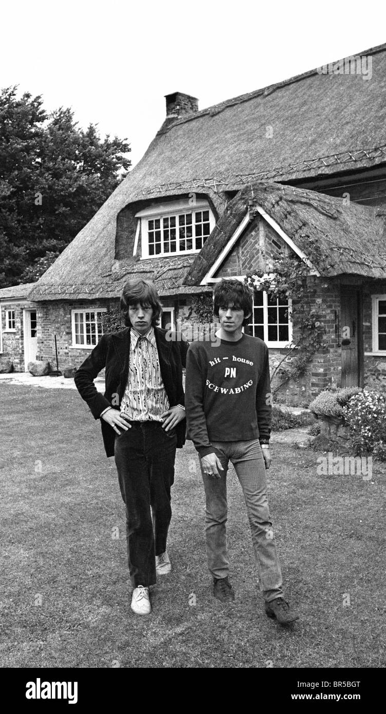 Vintage historical images of Mick Jagger and Keith Richard after the drug raid on Richard's home near Chichester in 1967 Stock Photo