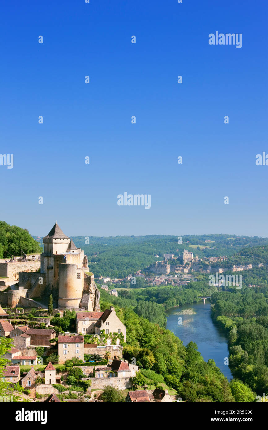 Castle, river Dordogne, Beynac, Castelnaud-la-Chapelle Dordogne; France Stock Photo