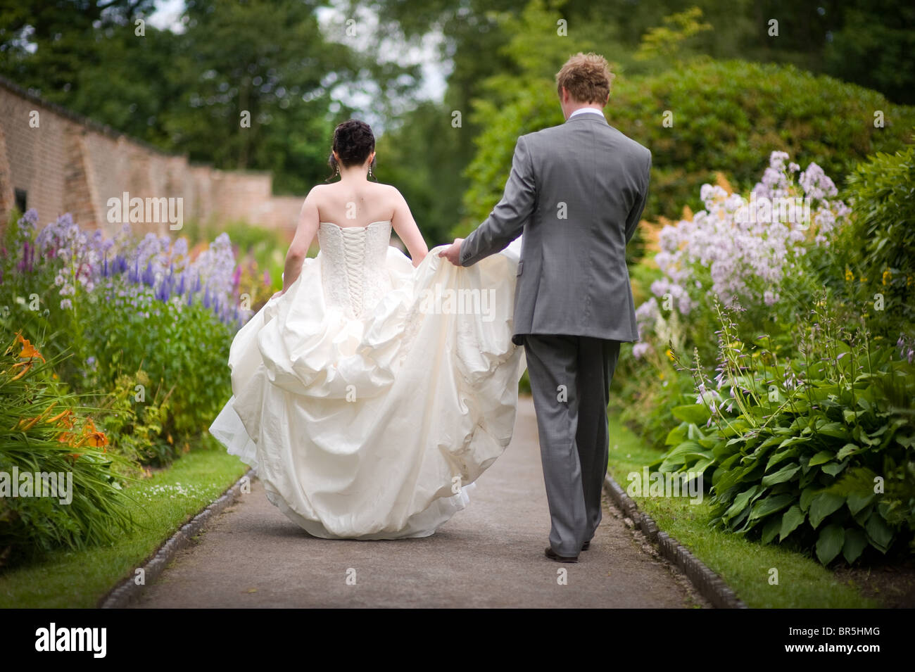 Bride groom walking grounds hi-res stock photography and images - Alamy