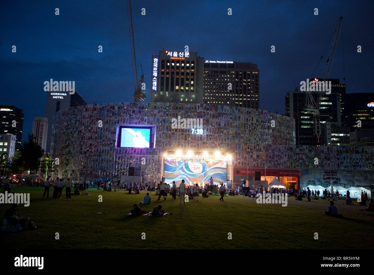 Live nighttime concert performance in Seoul, South Korea, Thursday 26th