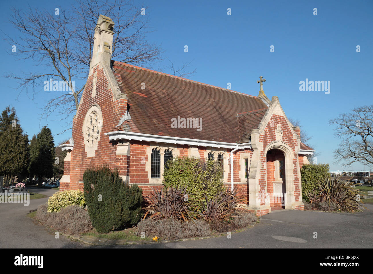 Small chapel, built in 1909, in the Ashford Burial Ground cemetery, London Road, Stanwell near Hounslow, UK. Stock Photo