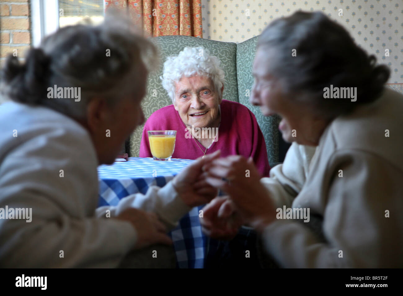Elderly ladies chatting and laughing at the Neighbourly Care day centre in Southall. Stock Photo