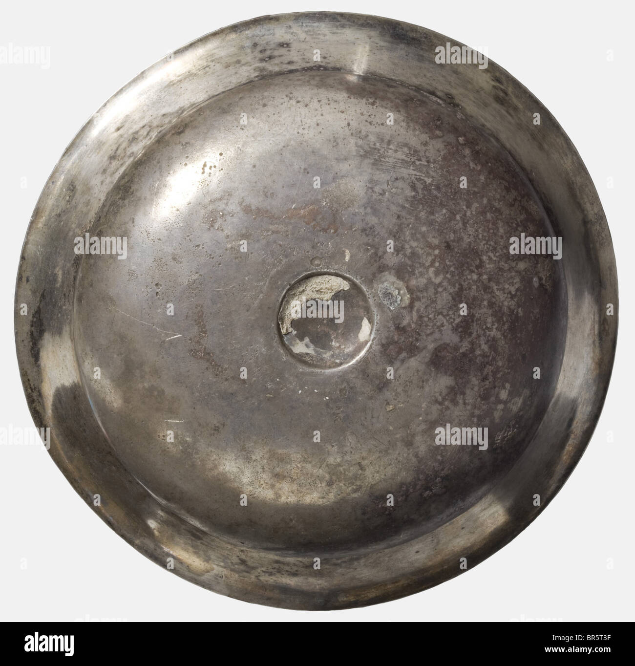 A Thracian omphalos bowl, 4th century B.C. Hammered sheet silver, the centre with omphalos (navel), round sides, wide flared rim. Height 4.3 cm. Diameter 15.4 cm. Weight 176 g. No losses or cracks, with remains of sinter coating. Cf. Römer- und Pelizaeus-Museum Hildesheim, exhibition catalogue 1980, 'Gold der Thraker', fig. 221. Provenance: G.F. Collection, Frankfurt, 1960s. historic, historical, 20th century, ancient world, ancient world, ancient times, object, objects, stills, clipping, cut out, cut-out, cut-outs, utensil, piece of equipment, utensils, item, , Stock Photo