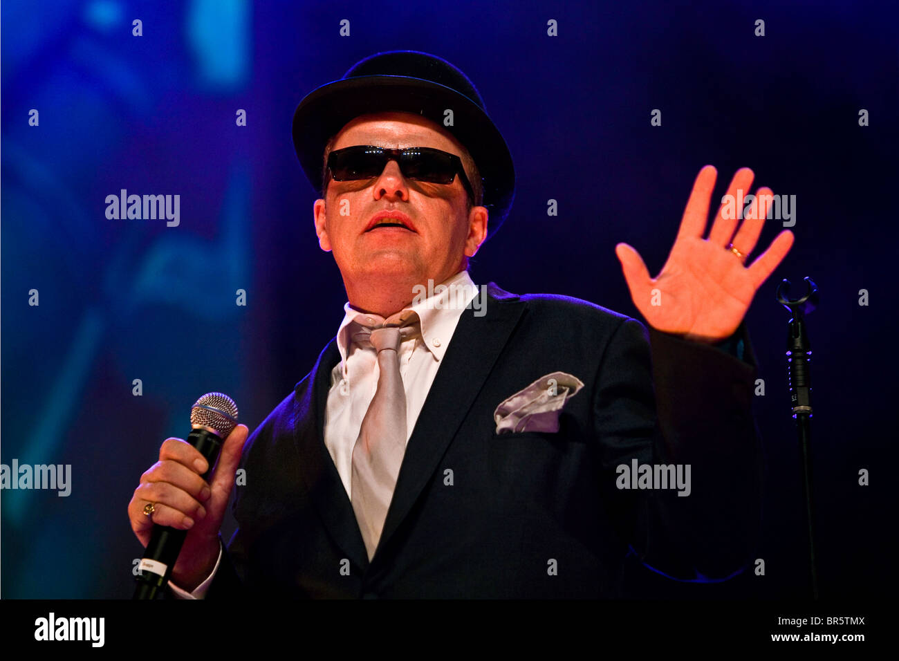 Suggs of Madness, singing at the Hackney Empire in London on the launch of their new album ‘Liberty of Norton Folgate’. Stock Photo
