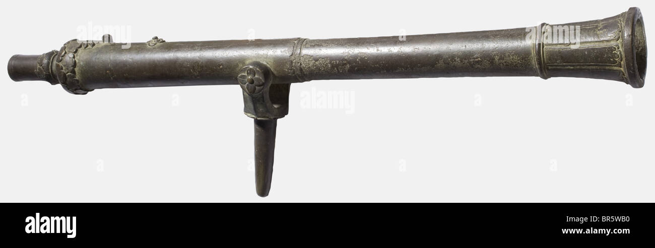 A Malaysian lantaka with a blunderbuss barrel, 18th/19th century Heavy bronze barrel with blackish-green patina, sectioned flared muzzle, and touchhole and fixed sight on top. The breech and cascabel bear leaf-shaped ornamentation. The trunnions on the sides fit into a swivel yoke mounting. Rare lantaka with blunderbuss barrel. Length 90 cm. Weight ca. 15 kg. Provenance: Freiherr von Hochstetter Collection, Düsseldorf. historic, historical, 19th century, 18th century, Indonesian archipelago, Indonesia, Far East, Asia, Asian, ethnology, ethnicity, ethnic, tribal, Stock Photo