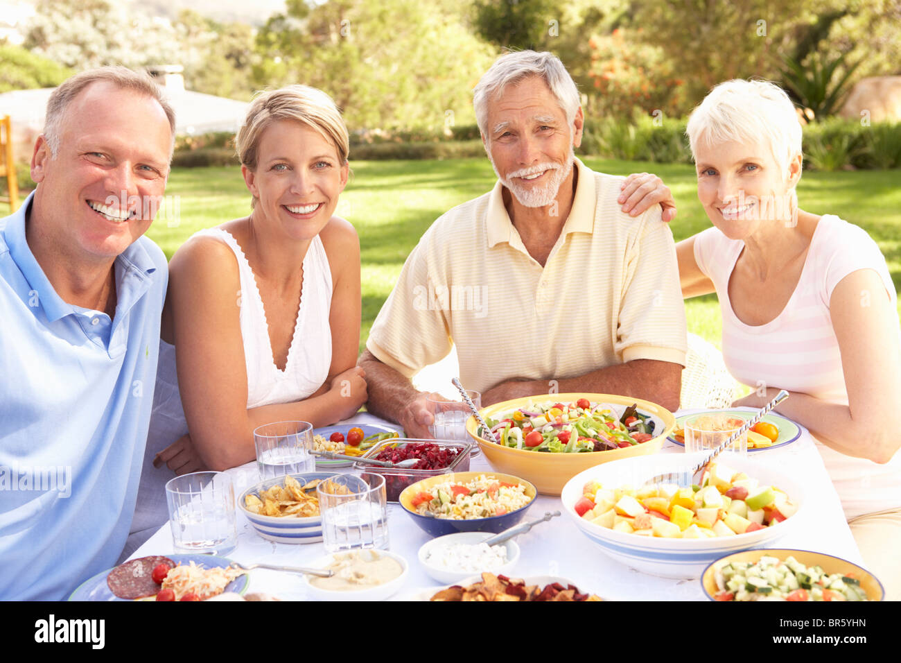 Семейного долголетия. Питание пожилых. Возраст человека. Здоровое питание для пожилых. Здоровое питание в пожилом возрасте.