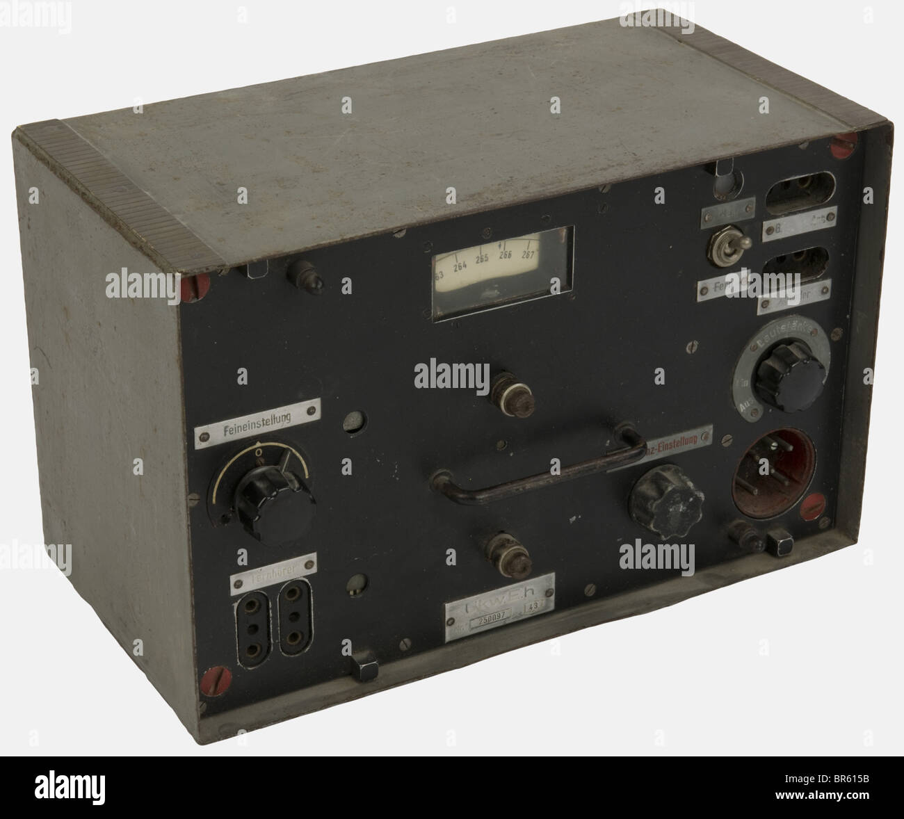 MATERIEL TECHNIQUE, Radio allemande KWEH, destinée aux blindés de la  Wehrmacht Stock Photo - Alamy