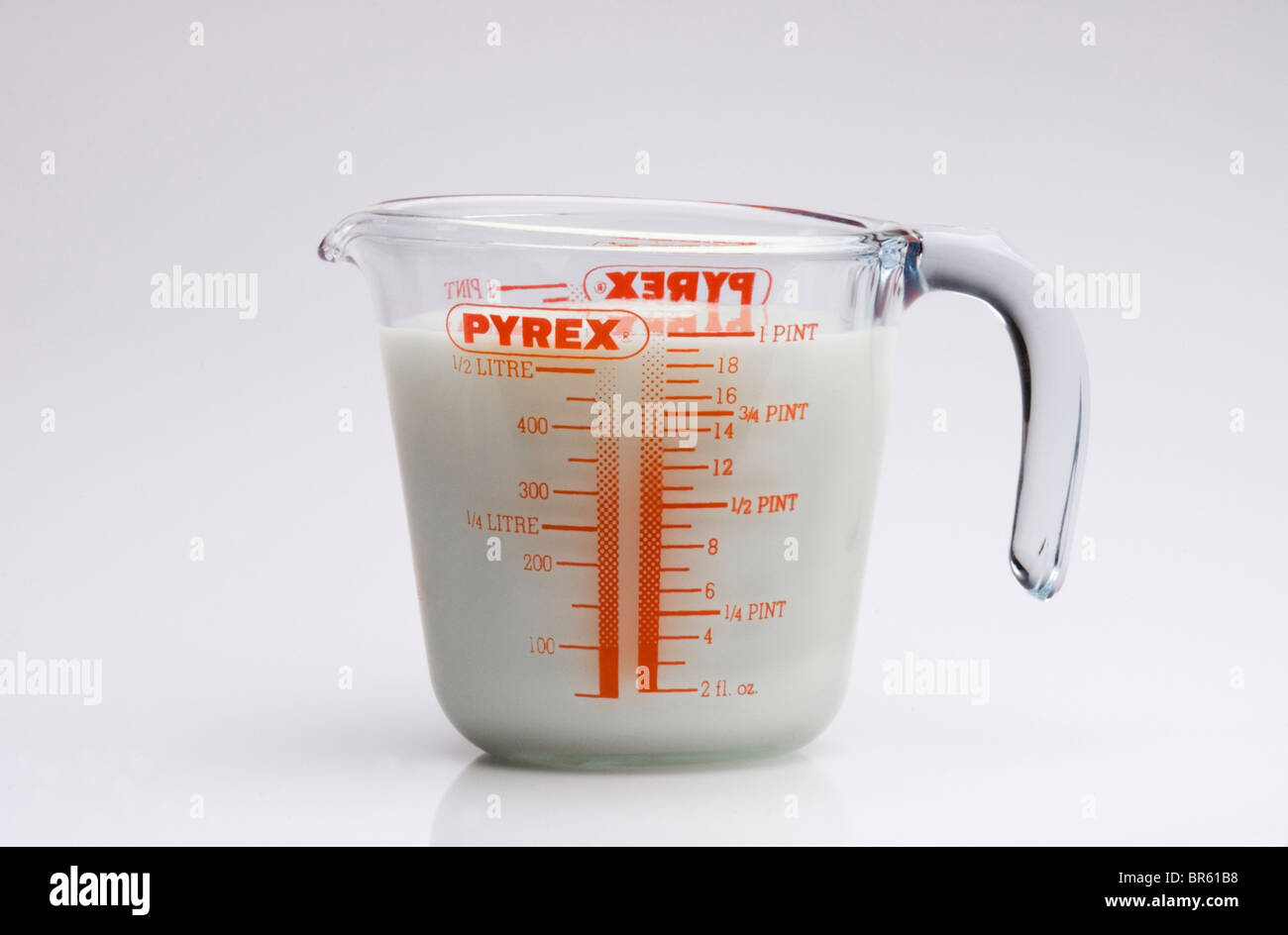 pyrex glass 4 cup measuring cup clear glass red lettering