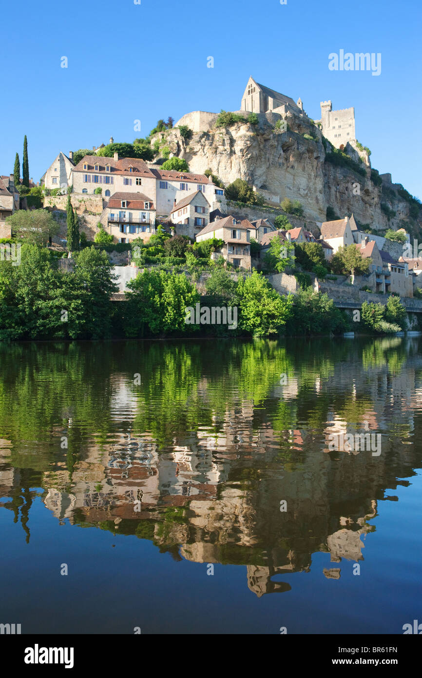 Castle and river Dordogne Beynac-et-Cazenac; Dordogne; France Stock Photo