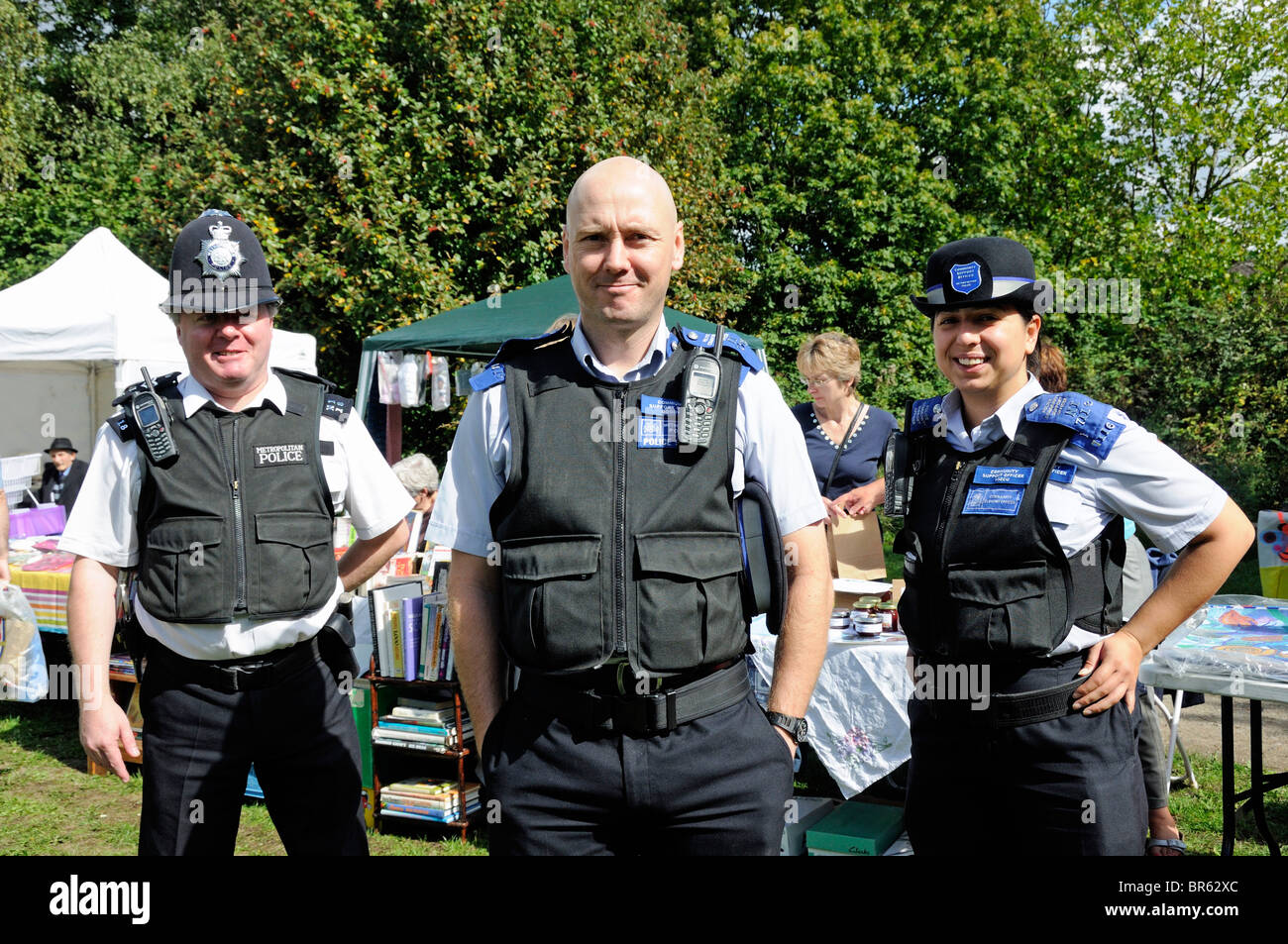 metropolitan-police-and-community-support-officers-smiling-at-the
