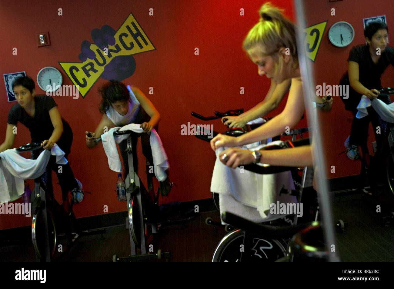 Spinning class at Crunch gyms in Manhattan Stock Photo Alamy
