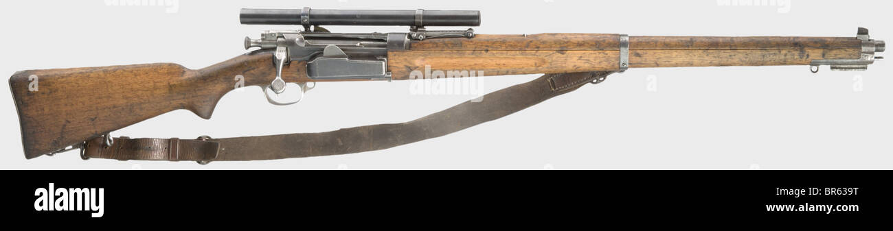 A short sniper rifle Krag-Jörgensen mod. 1912 with Voigtländer scope, 6.5 x 55 cal., no. 4651. Matching numbers. Bright bore. Produced in 1915. Quadrant sight scaled 1 - 22. Thin finish. Walnut
