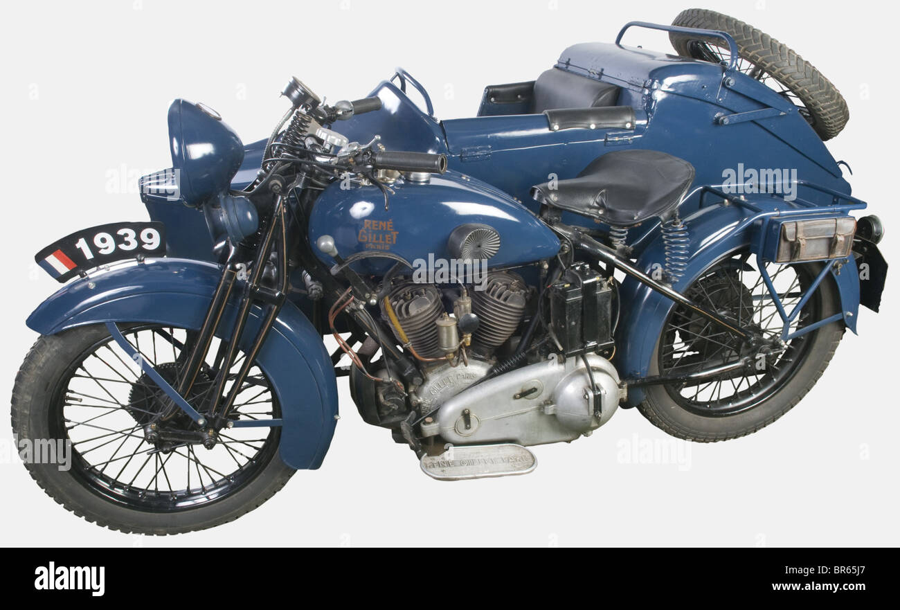 VEHICULES MILITAIRES, Moto René Gillet 750 avec side car, Réputées pour leur fiabilité et leur robustesse avec la possibilité de tracter un side car, les motos René Gillet sont particulièrement appréciées par l'armée française qui cherche à remplacer ses motos provenant des surplus de la grande guerre. Un prix abordable met celles-ci à portée de bourse de l'état et, c'est à partir de 1930 qu'elles sont commandées en grand nombre par les services de Police et de Gendarmerie. La type 'G' est produit à partir de 1922 avec deux moteurs, le 750cc et le 1000cc, tous , Stock Photo