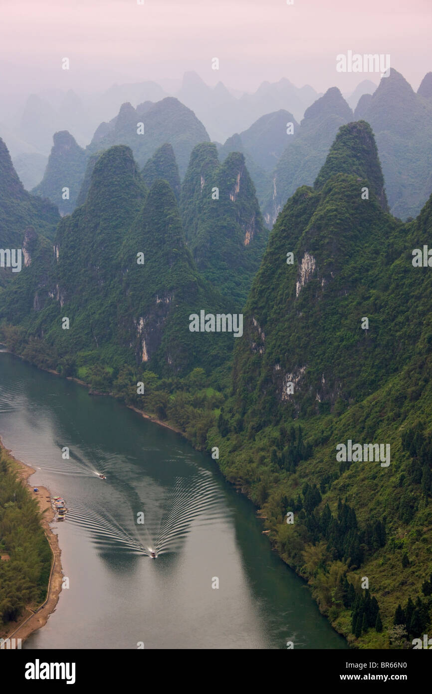 Karst hills in morning mist along the Li River, Yangshuo, Guangxi, China Stock Photo