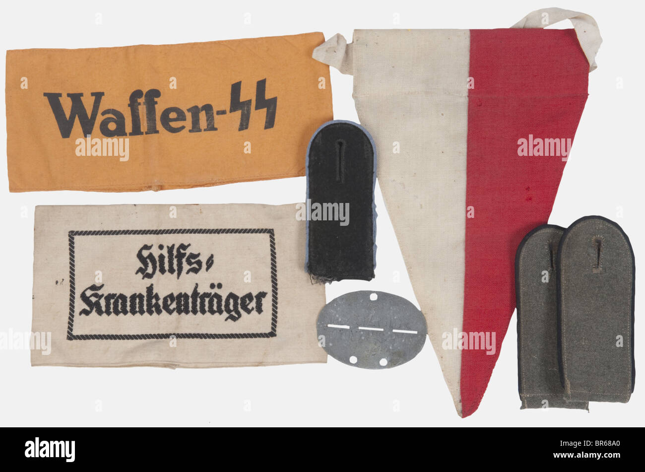 SCHUTZSTAFFEL, Ensemble d'insignes en tissu de la Waffen-SS, comportant une paire de pattes d'épaules de troupe des Pioniere, et une seule de troupe du Train. On y joint une copie de plaque d'identité de la Waffen-SS (régiment de Panzer) ainsi qu'un fanion pour antenne de char, blanc et rouge, un brassard de brancardier et une copie de brassard SS, , Stock Photo