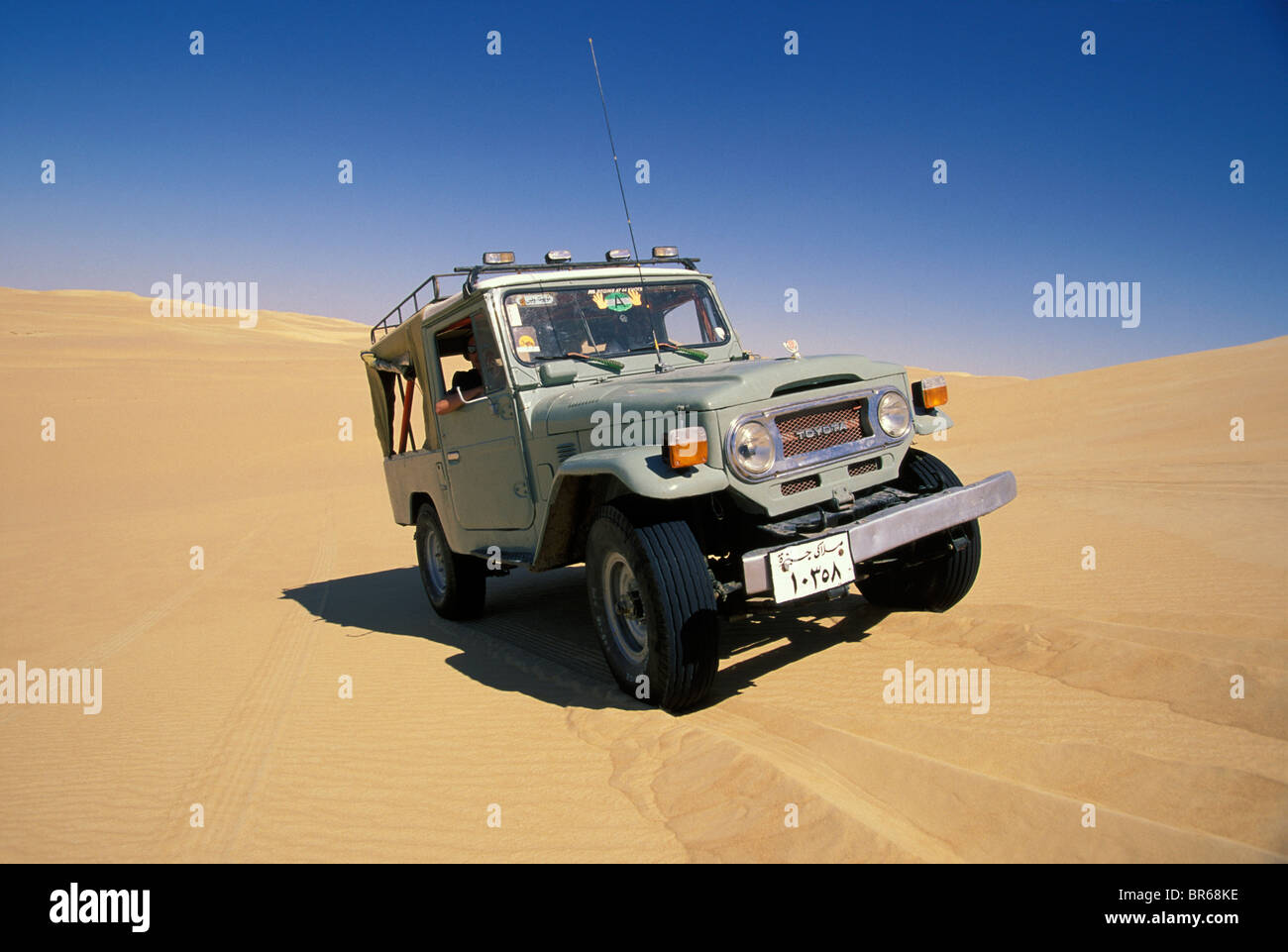 Land cruiser on dune near Siwa Oasis Egyptian Western Desert Stock Photo