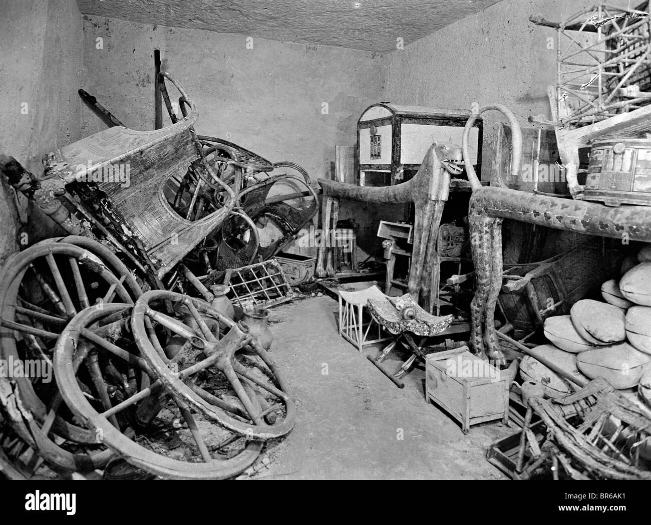 Howard Carter discovered Tutankhamun's tomb in the Valley of the Kings, near Luxor in Egypt in November 1922.Scanned from image material in the archive of Press Portrait Service (formerly Press Portrait Bureau) Stock Photo