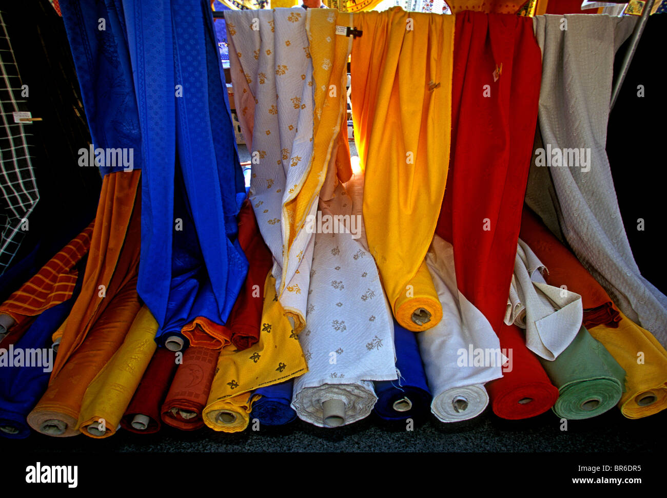fabric vendor, selling fabric, fabrics, Wednesday Market, market day, marketplace, Saint-Remy-de-Provence, Provence, France Stock Photo