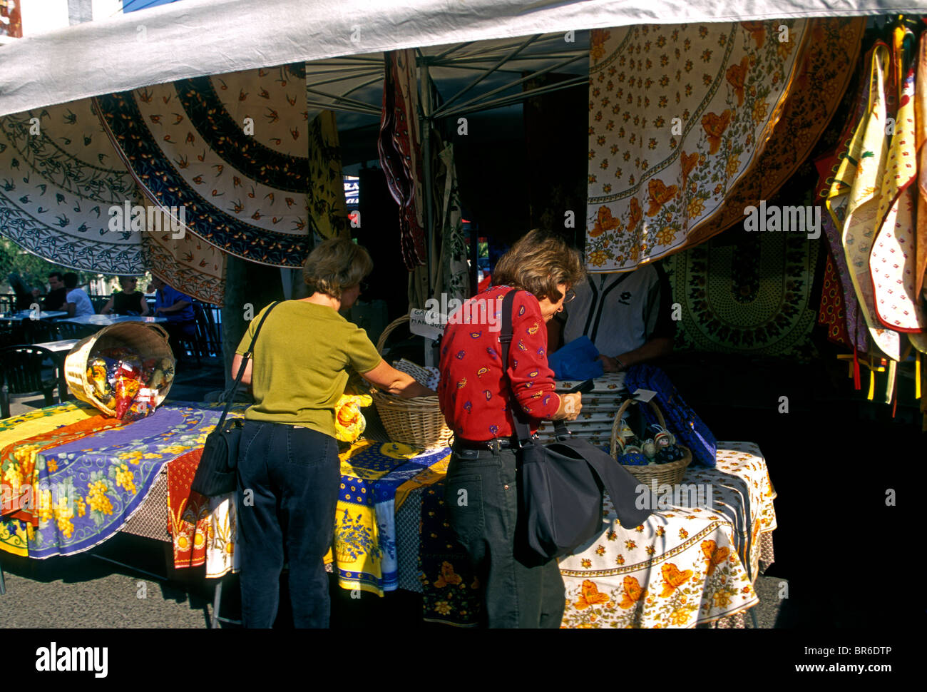 fabric vendor, selling fabrics, tablecloths, linen, linens, Wednesday Market, city, Saint-Remy-de-Provence, Provence, France, Europe Stock Photo