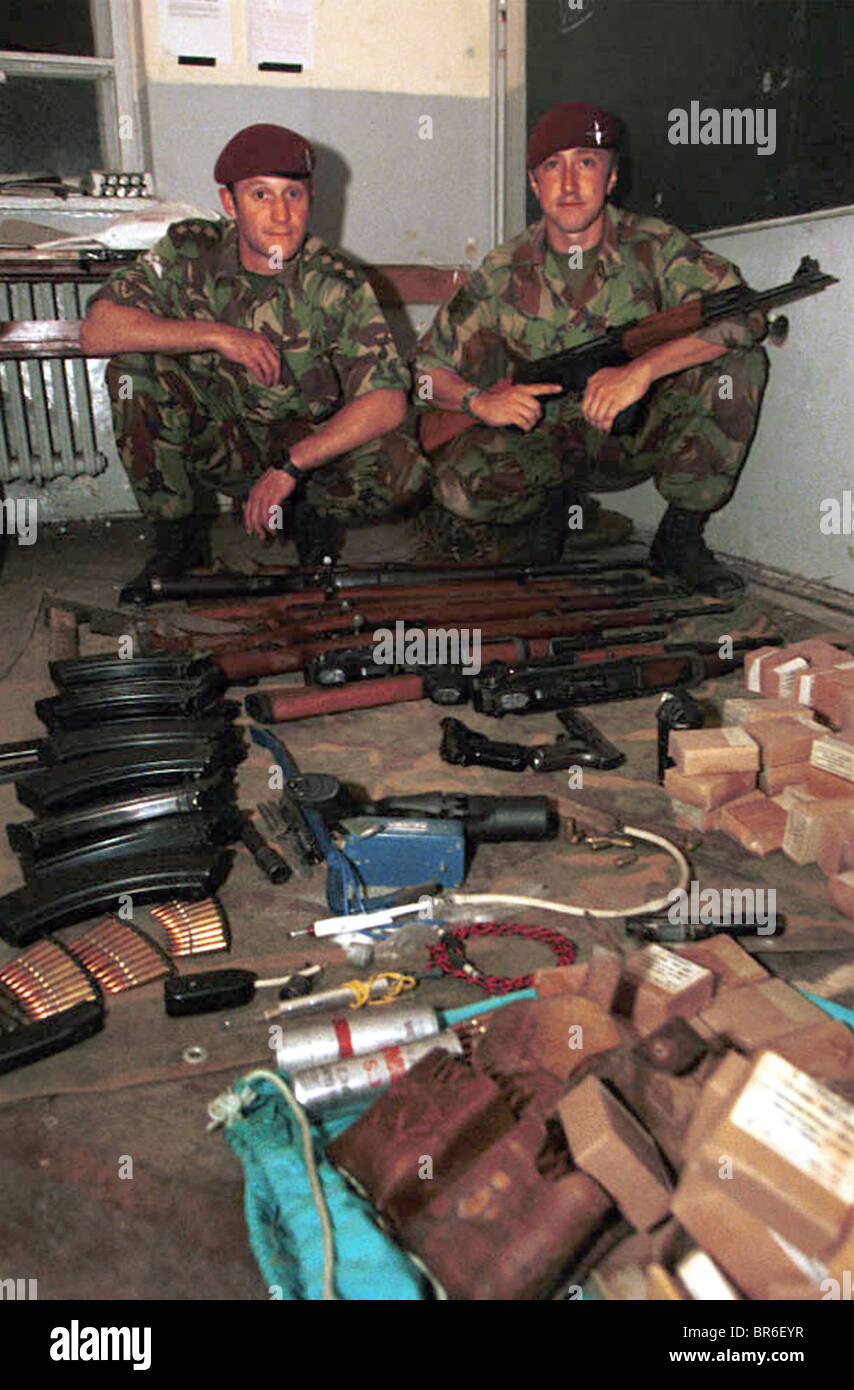 British Paratroopers pose with captured  weapons in Pristina, Kosovo. Stock Photo