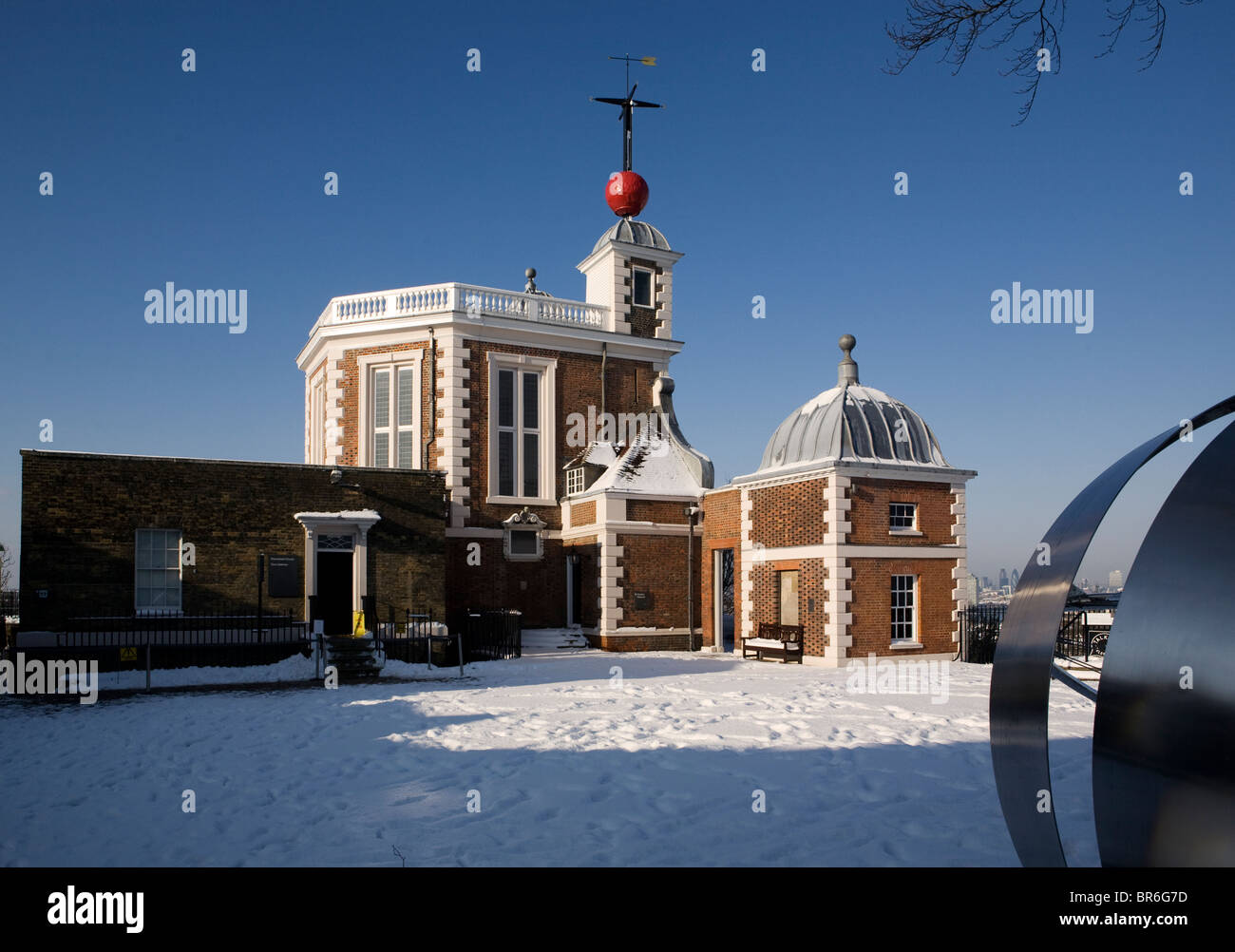 The Royal Observatory, Greenwich Park, London in the snow Stock Photo