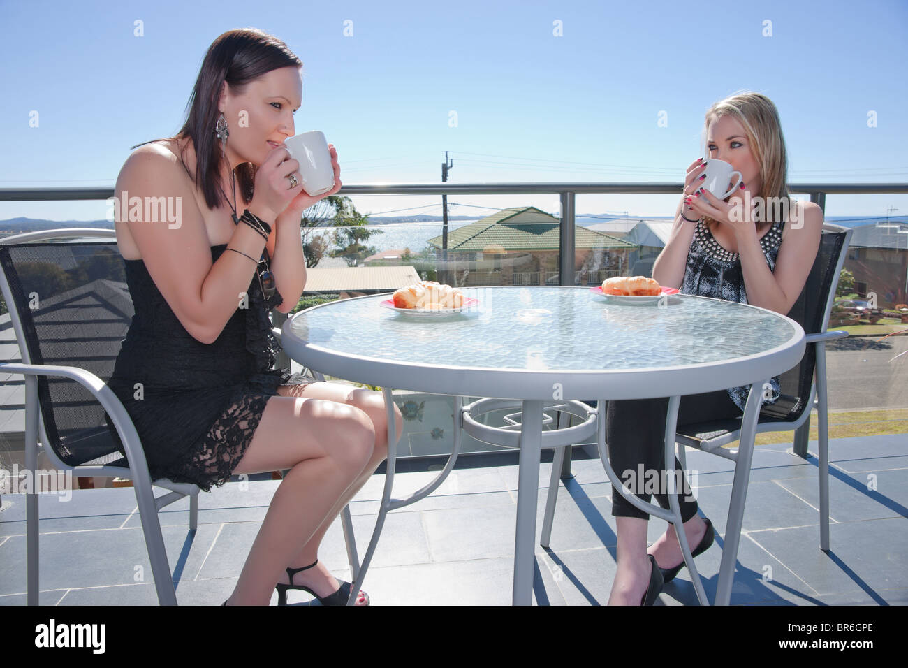 Women having coffee hi-res stock photography and images - Alamy