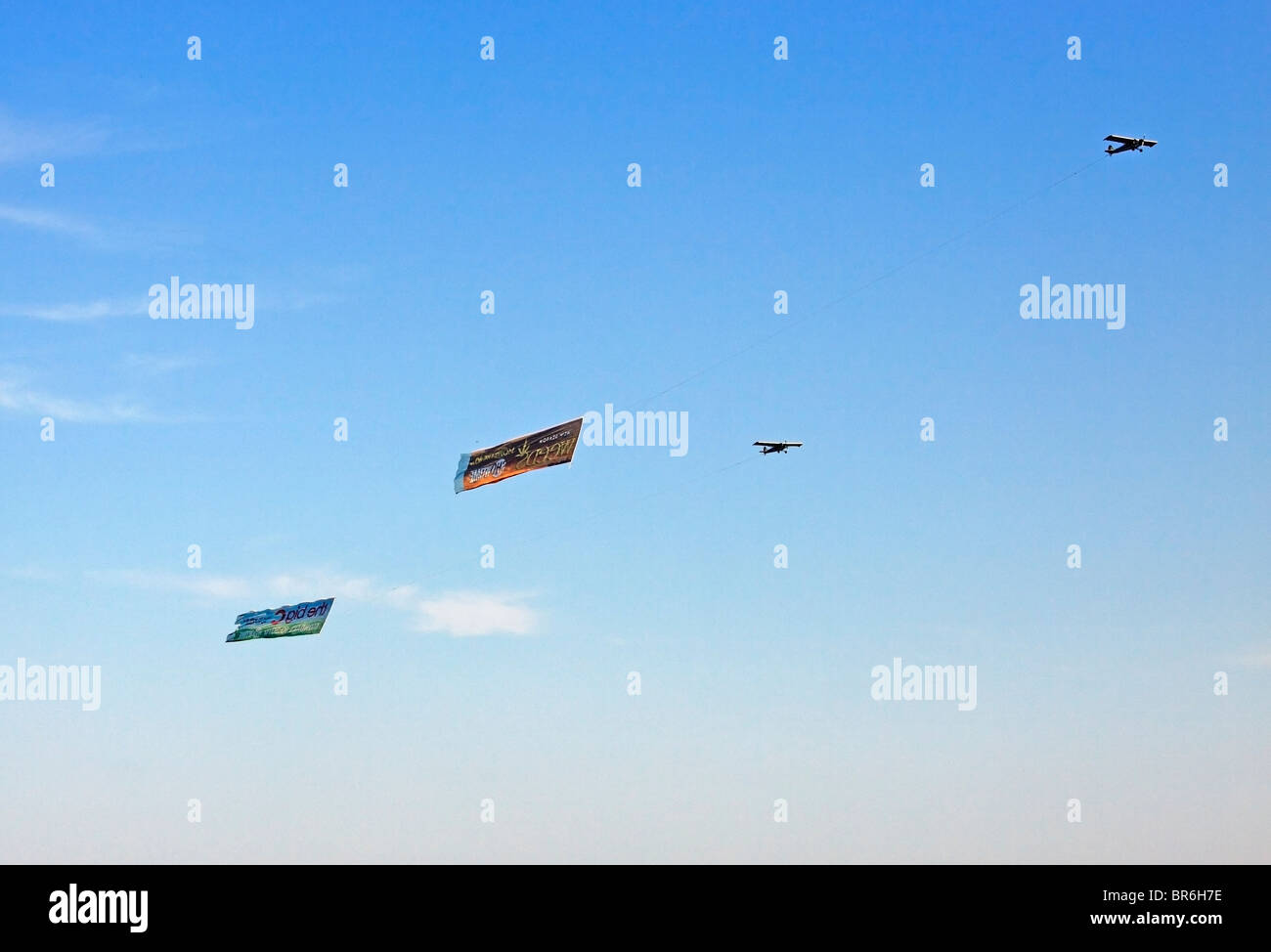 Airplane towing banner hires stock photography and images Alamy