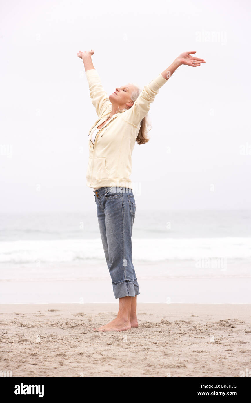 Woman with arms outstretched hi-res stock photography and images - Alamy