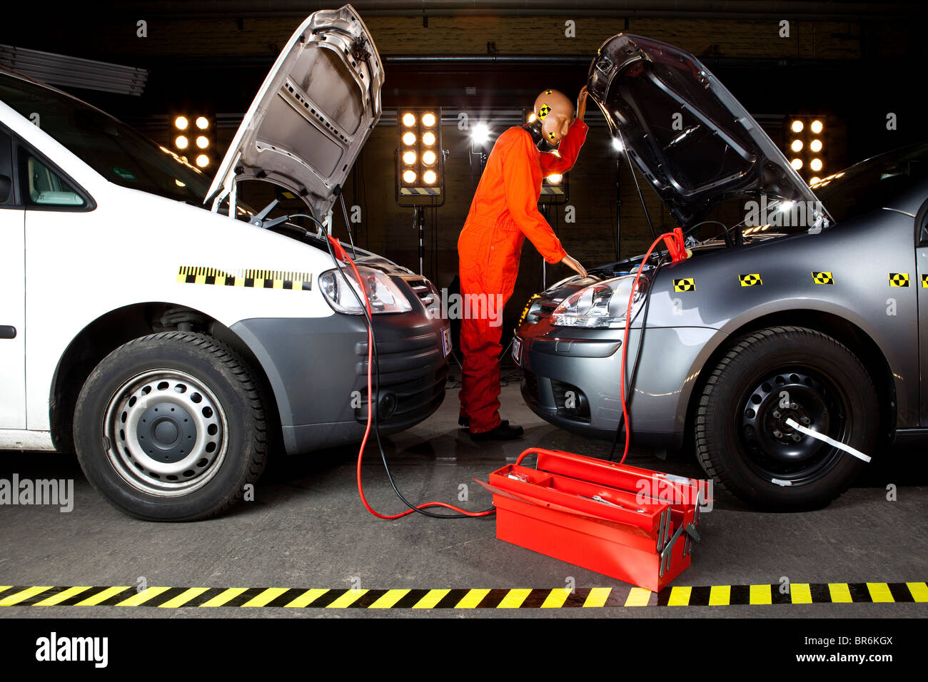 Cars using jumper cables hires stock photography and images Alamy