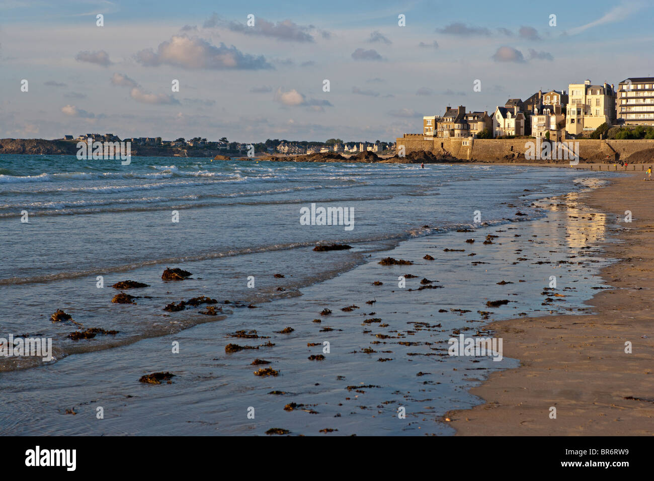 Beach at st malo hires stock photography and images Alamy
