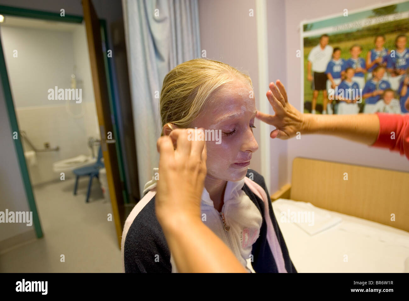 Gilrs with severe skin allergy receives treatment in hospital Stock Photo