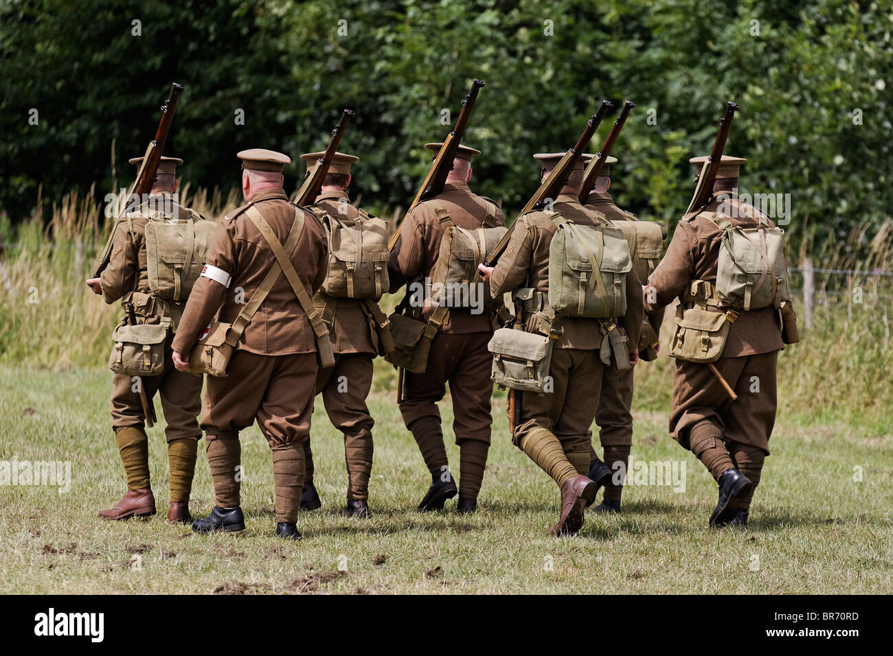 First world war british soldiers marching hi-res stock photography and ...
