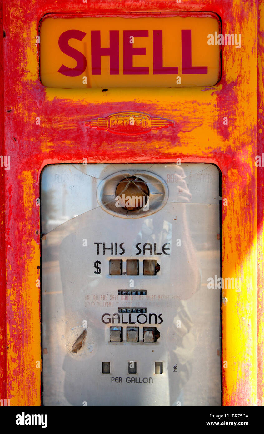 Old Shell gas pump Stock Photo