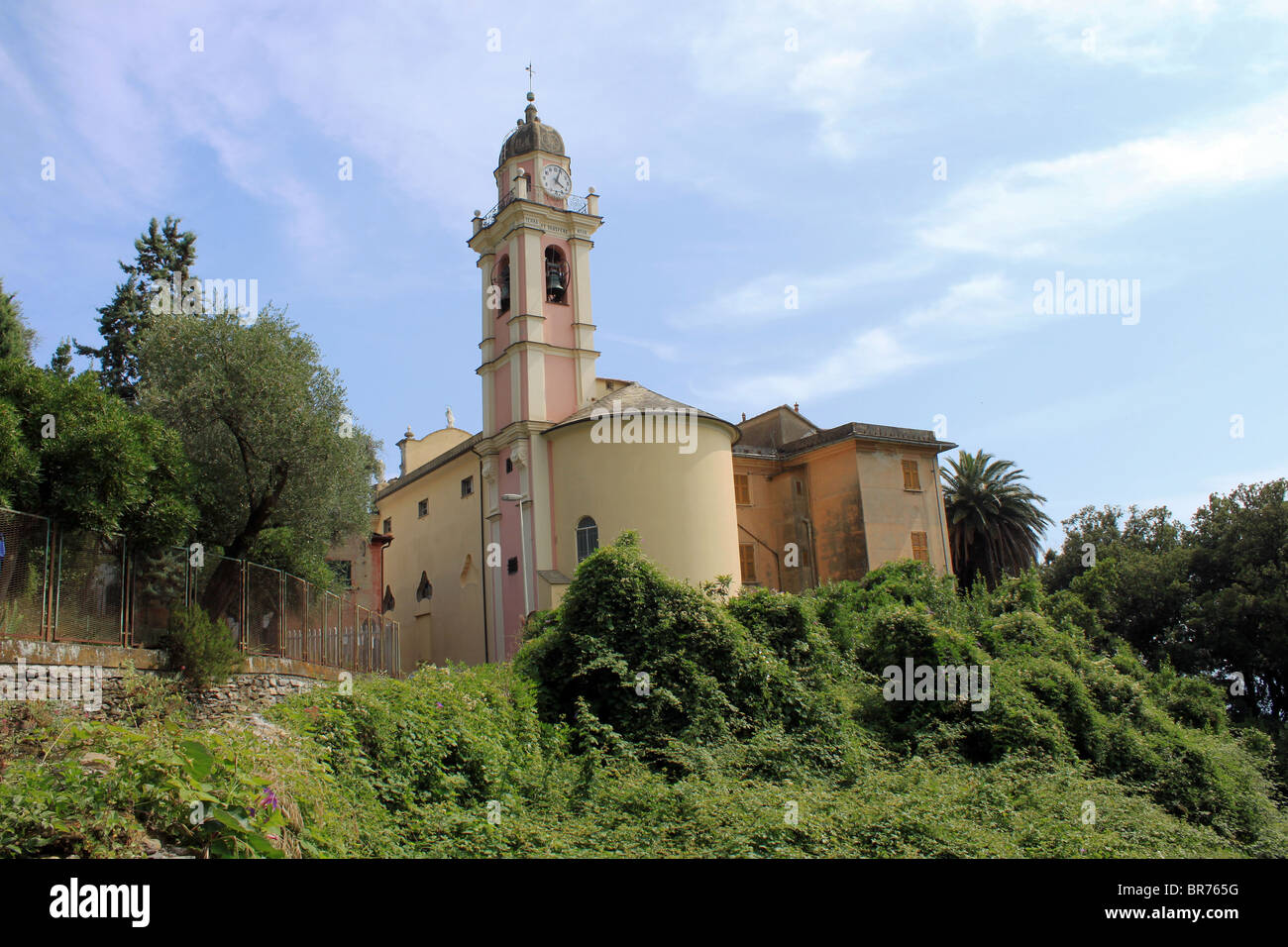 Chiesa parrocchiale della Santissima Concezione nella frazione di Cavi di Lavagna. Stock Photo