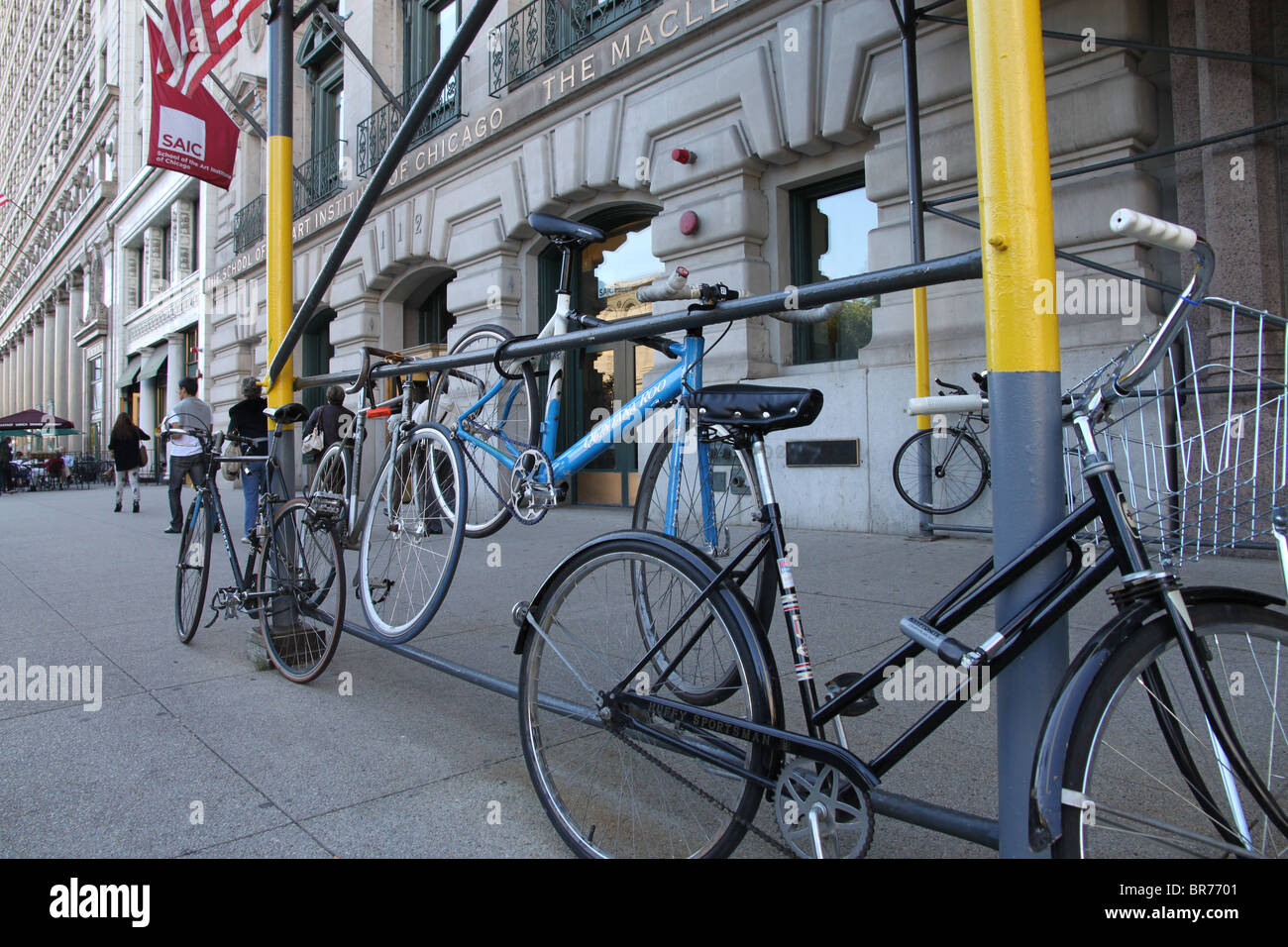 Chicago, Michigan Avenue, bicycle parking Stock Photo Alamy