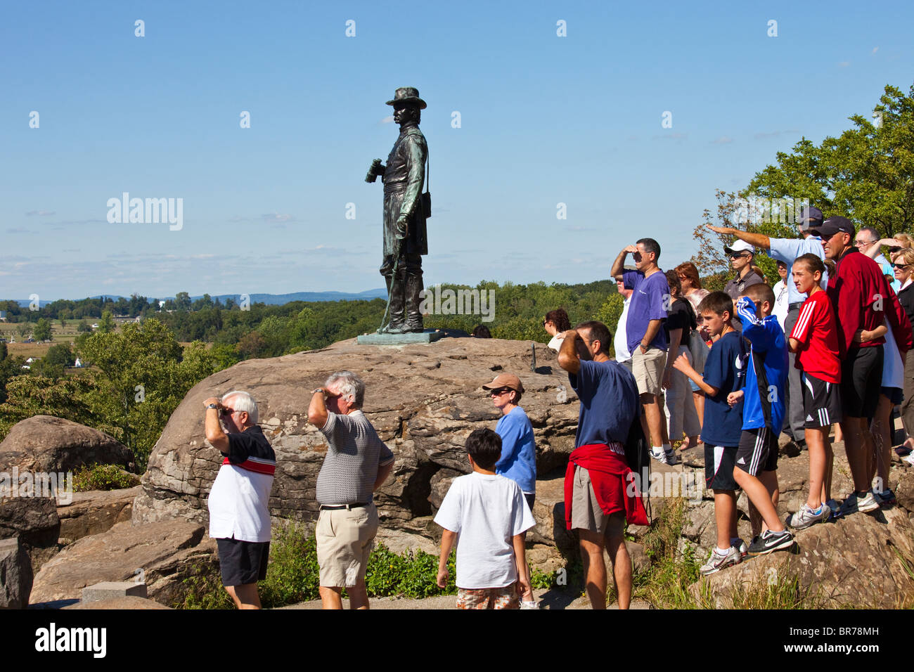 Guided tour, Statue of Gouverneur Warren on Little Round Top, Civil War Battlefield, Gettysburg, PA Stock Photo