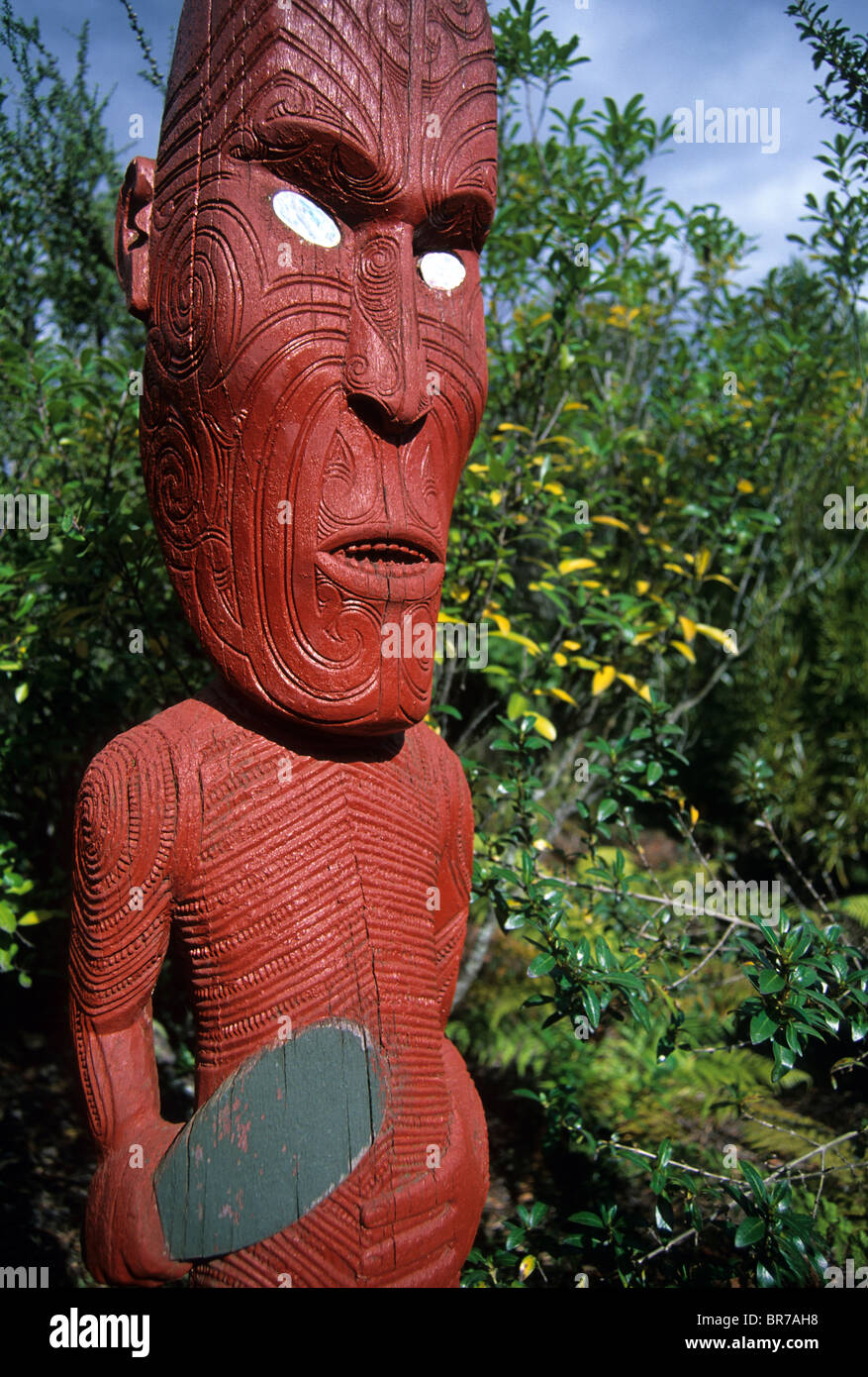 Maori wood carving in Rotorua New Zealand Stock Photo Alamy