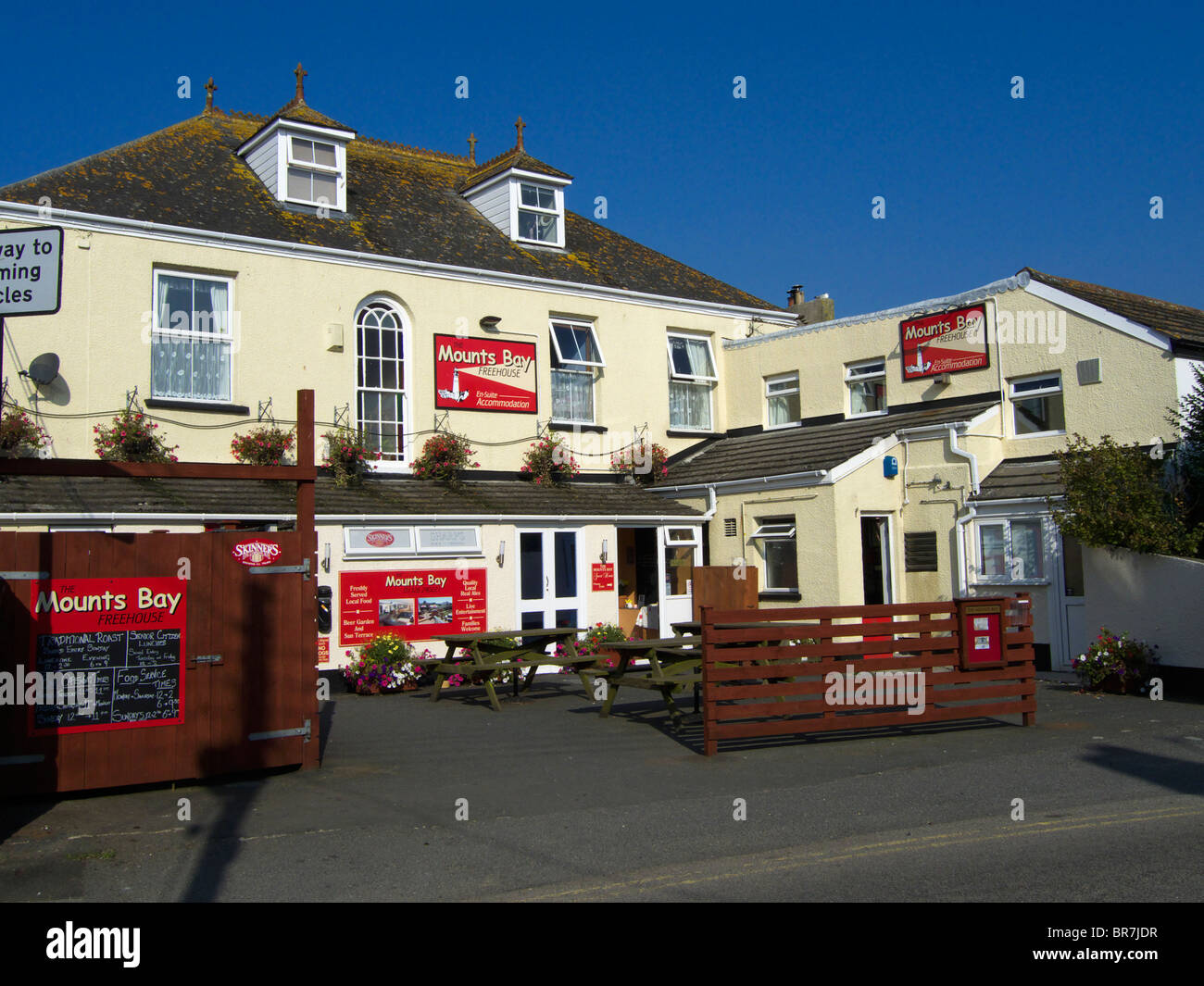 Mounts bay inn hires stock photography and images Alamy