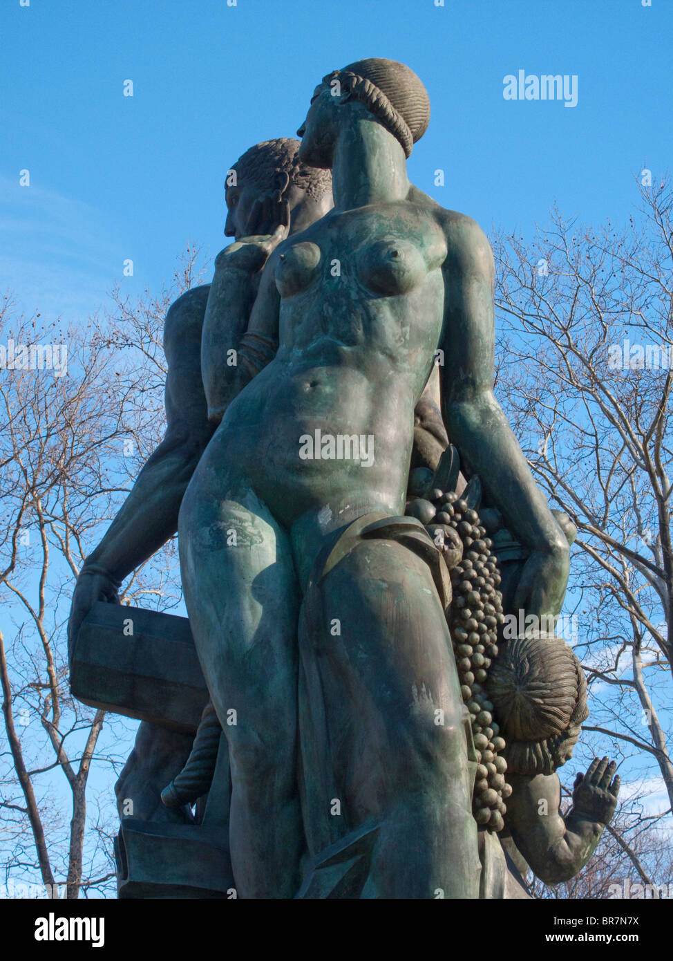 Bailey Fountain Brooklyn New York man woman naked beauty statue Stock Photo  - Alamy