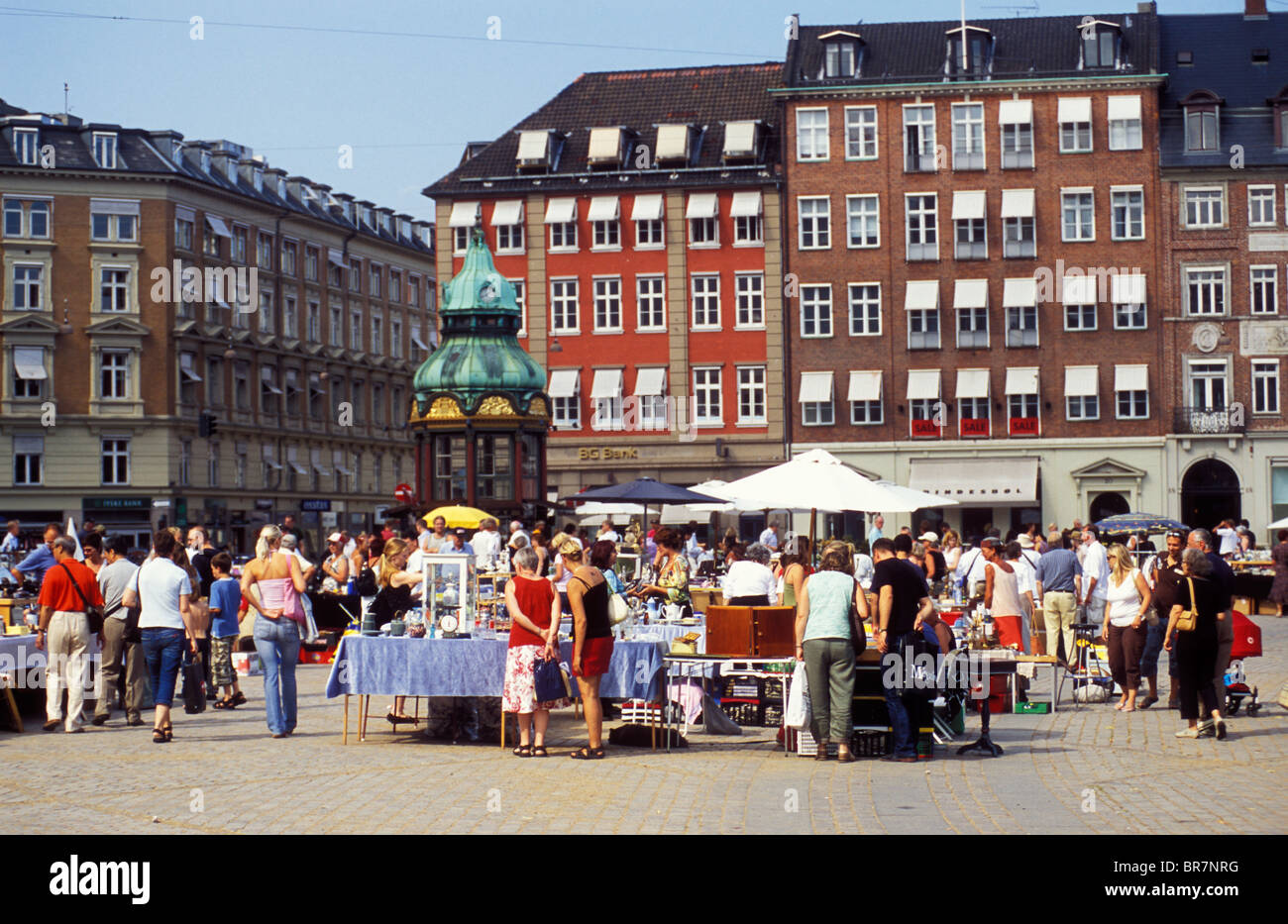 Premium Photo | A street scene with a yellow building denmark copenhagen