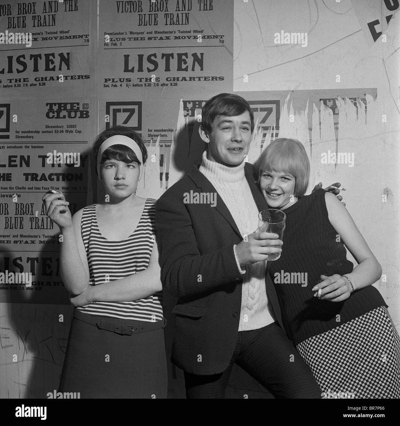 Young people drinking and smoking at soul music club Britain in 1967 PICTURE BY DAVID BAGNALL Stock Photo