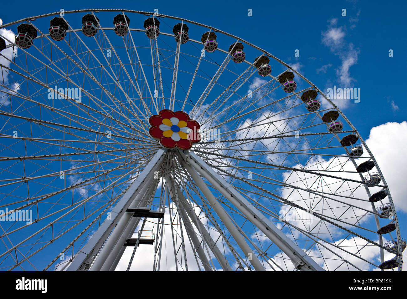 Ferris wheel in Vienna amusement park Stock Photo - Alamy