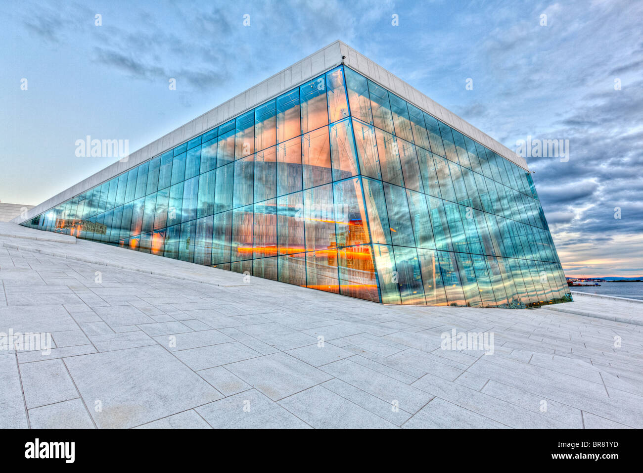Den Norske Opera & Ballett: The Norwegian National Opera House in Oslo. Designed by the Norwegian architectural firm Snøhetta. Stock Photo