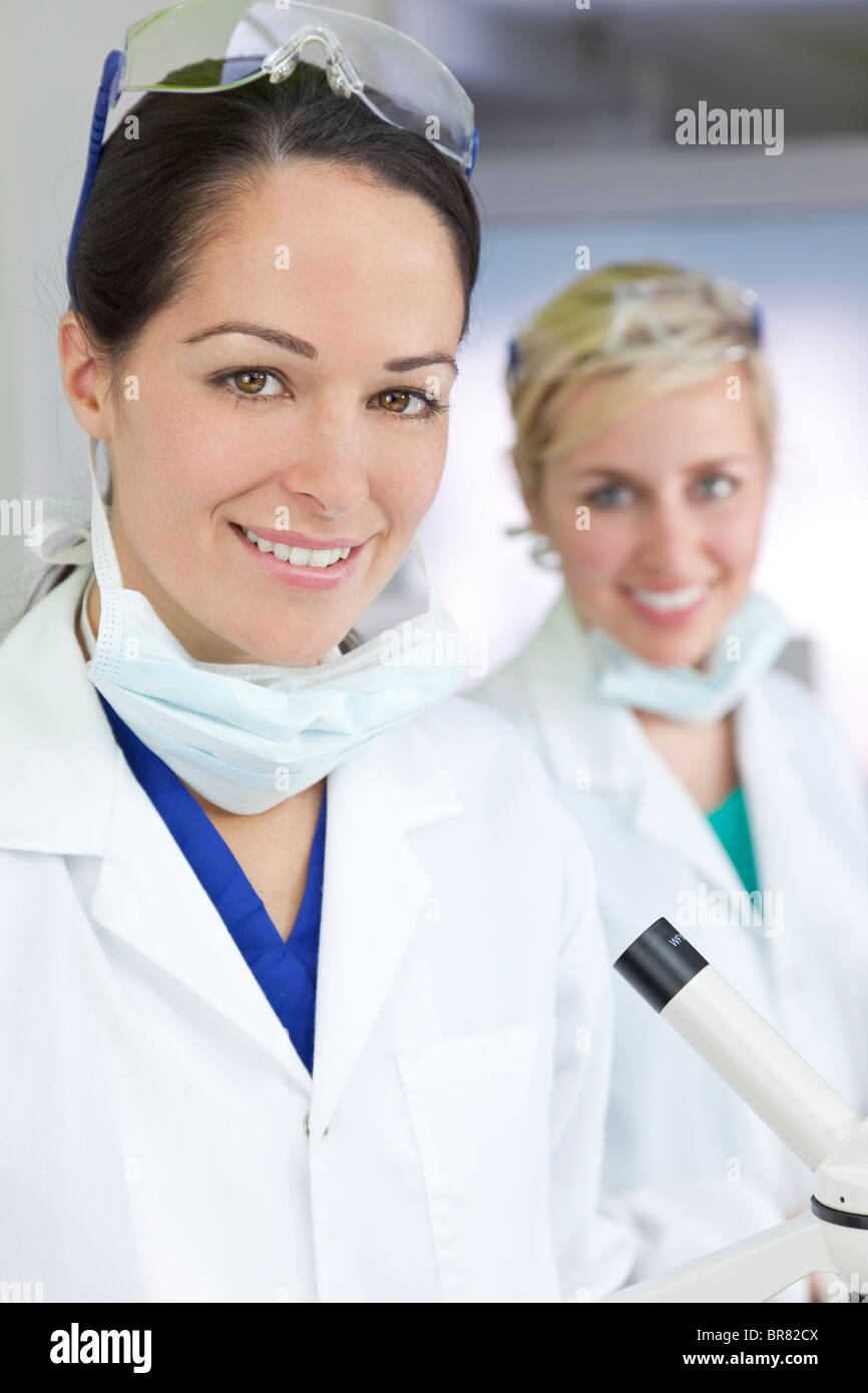 Women wearing white coats hi-res stock photography and images - Alamy