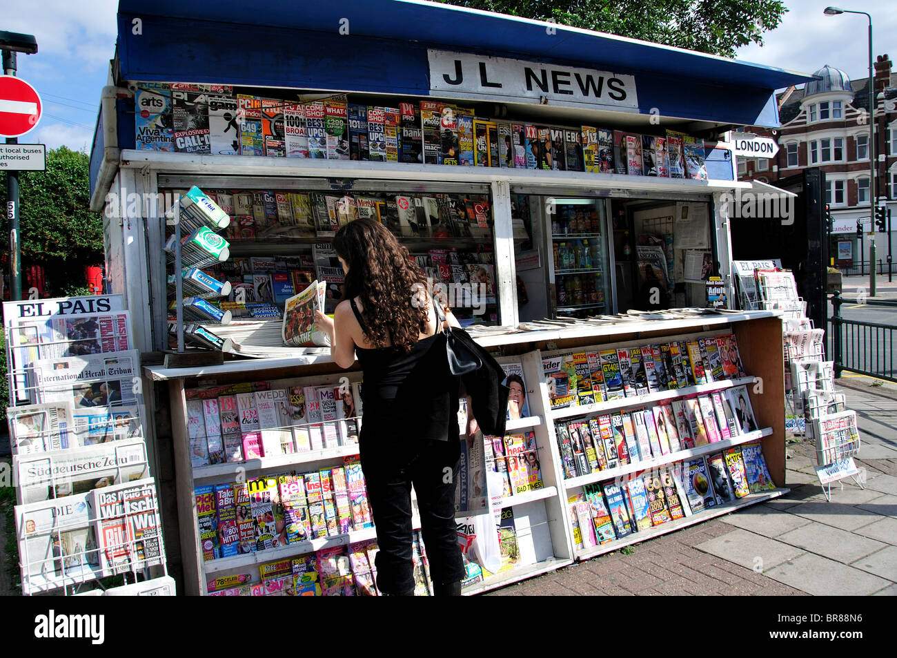 Newspaper kiosk near Underground Station, Golders Green, London Borough of Barnet, Greater London, England, United Kingdom Stock Photo