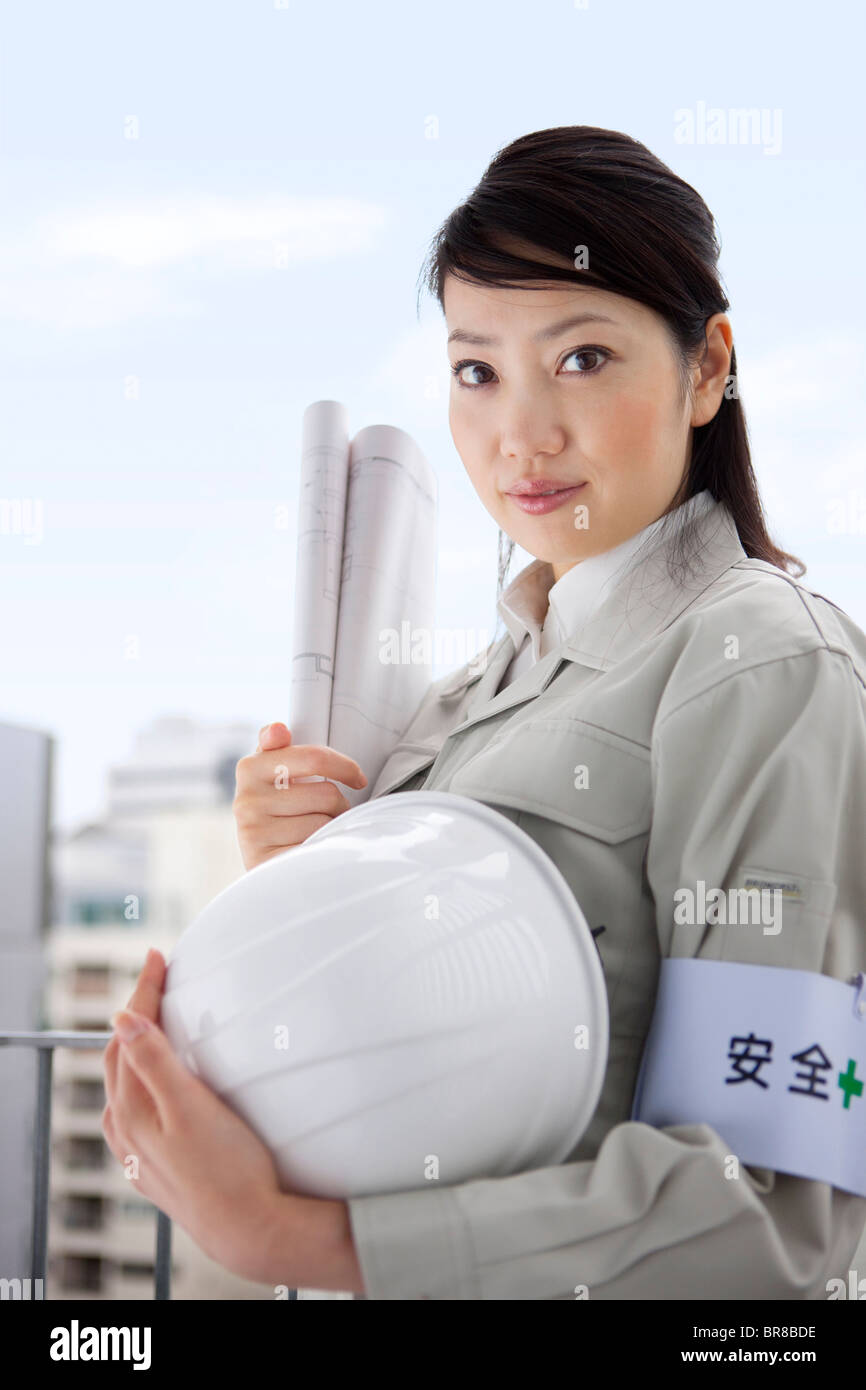 Portrait of female architect with hardhat and blueprint Stock Photo - Alamy